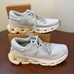 On Women's ‘Cloudflyer 5’ (Arctic | Cream) Running Shoes